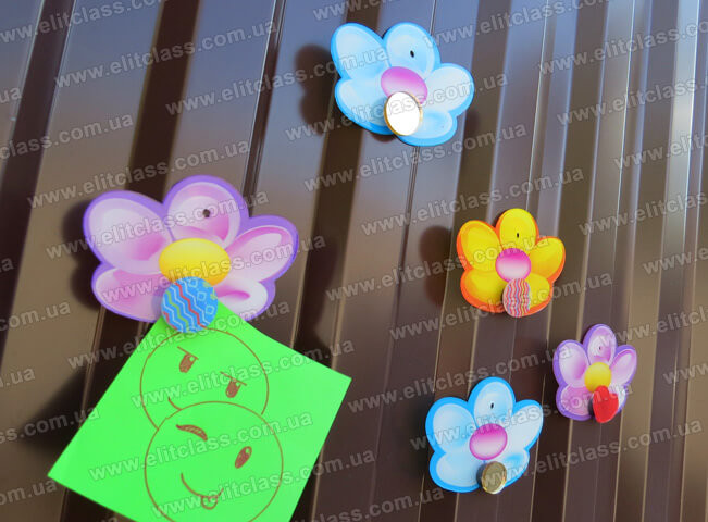 Стенд для рисунков магнитный джержатели фигурные Стенд для рисунков магнитный джержатели фигурные