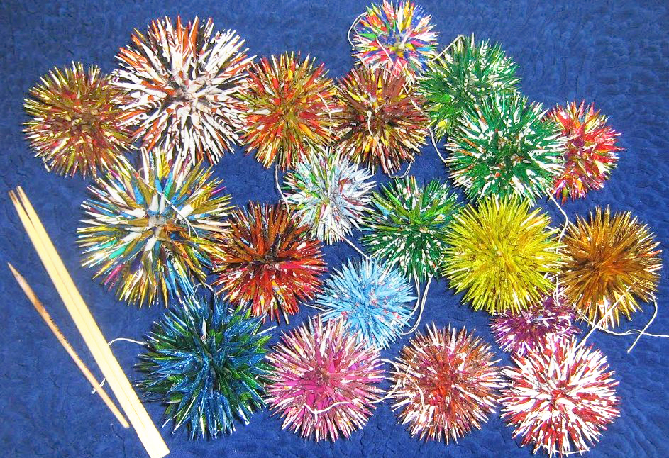 Самодельные искры из фантиков - декор для группы искры из бумаги своими руками